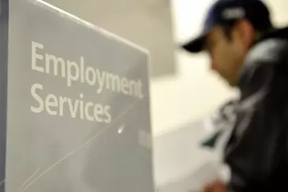 En marzo se crearon 431.00 puestos de trabajo y el desempleo bajó de 3,8% en febrero a 3,6%.