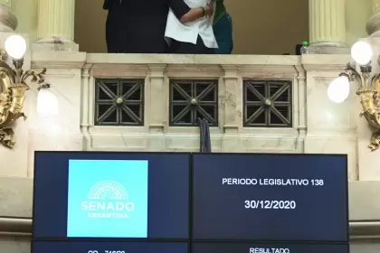 30-12-2020_el_senado_convirtio_en_ley
