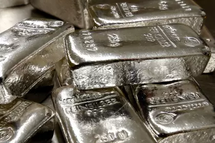Silver-shines-as-Reddit-traders-pile-in-but-LSE