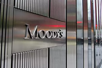 Moody's : un ajuste es inevitable y las elecciones definirán cuán rápido y a fondo será