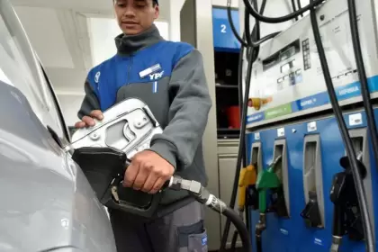 A través de un comunicado la petrolera estatal YPF informó el aumento en los precios de sus combustibles.