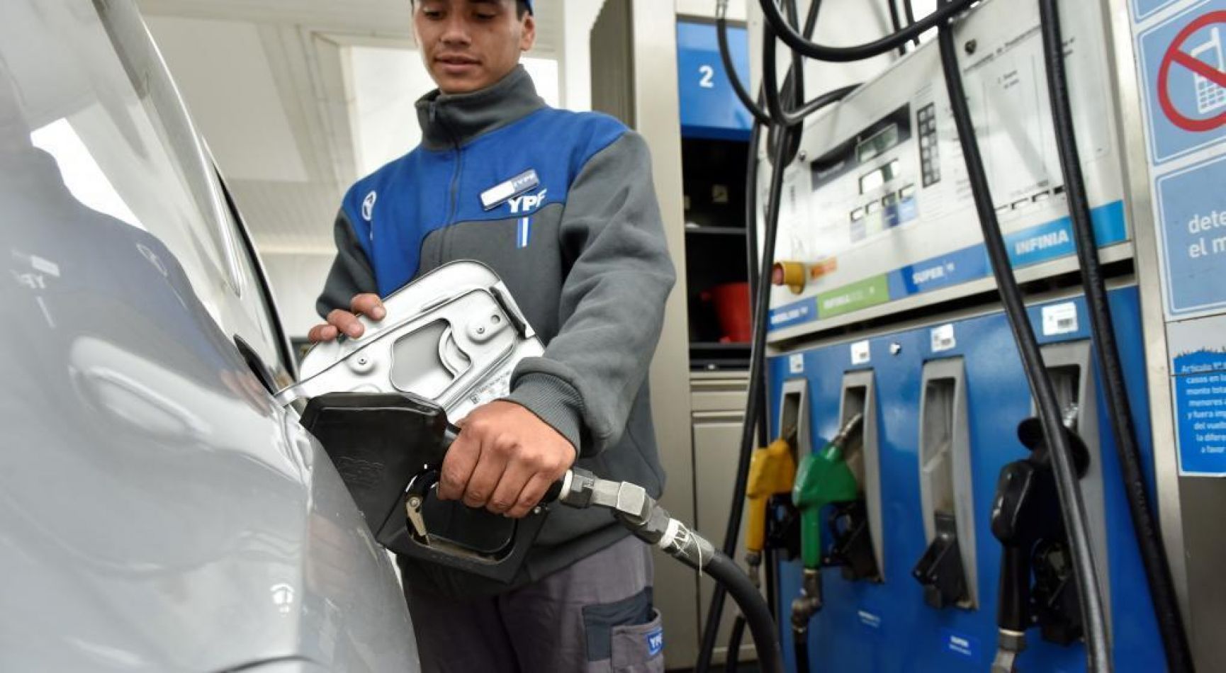YPF adelantó que aumentará el precio de sus combustibles 18% en los  próximos tres meses - El Economista