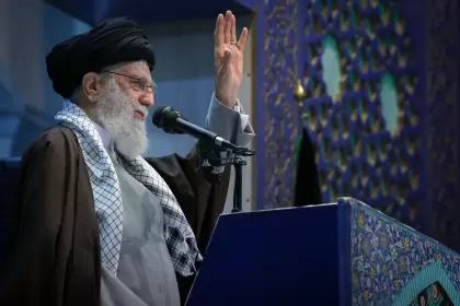 Ali_Khamenei_in_2020_Friday_Prayer_06