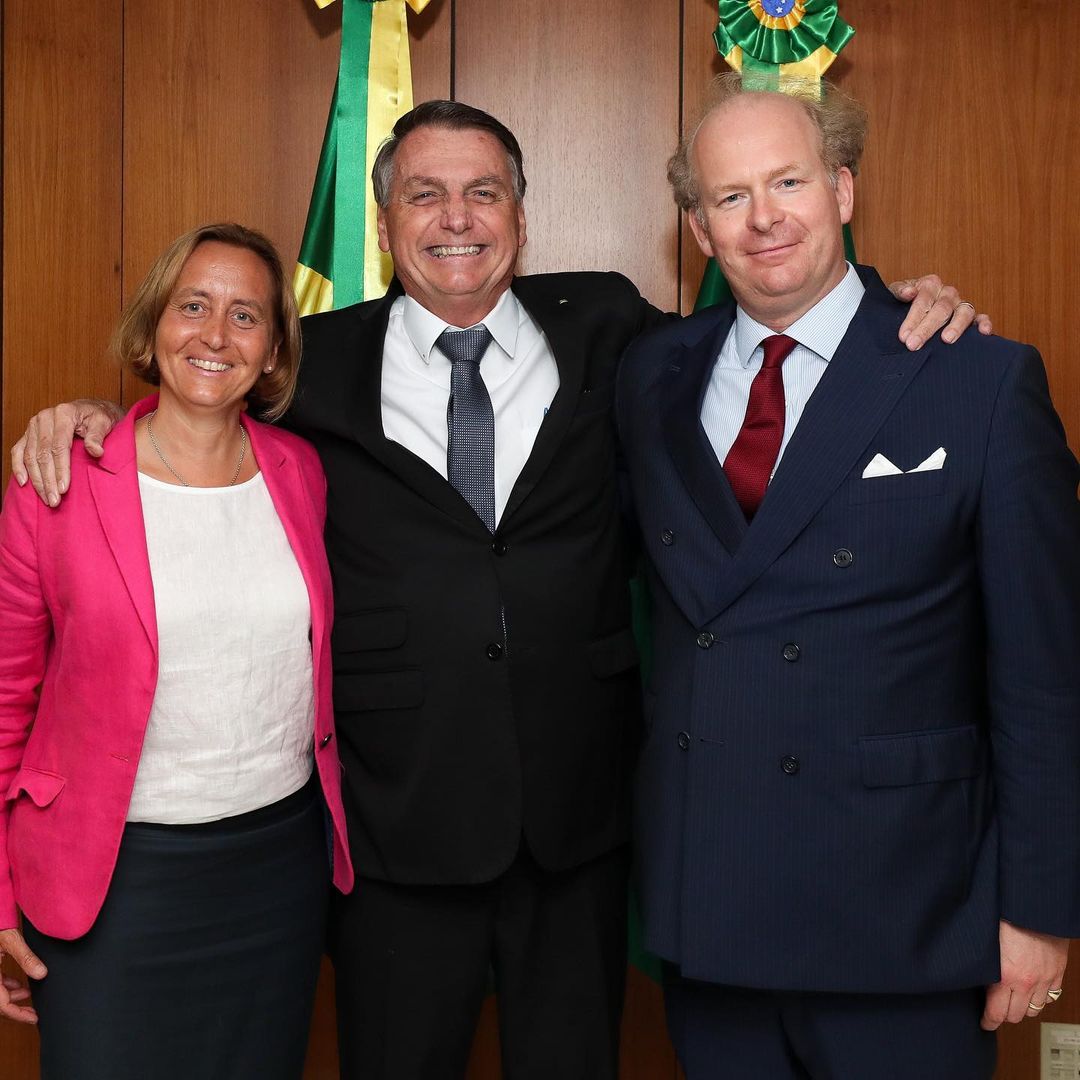 Bolsonaro nimmt deutsche Rechtsenkelin vom NS-Finanzminister auf