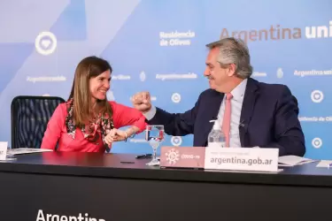 El presidente Alberto Fernandez junto a la titular de la Anses, Fernanda Raverta.
