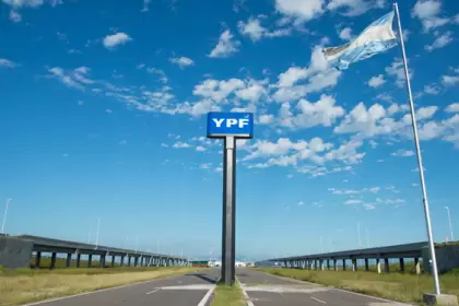 Massa y González repasaron los planes de YPF para 2023