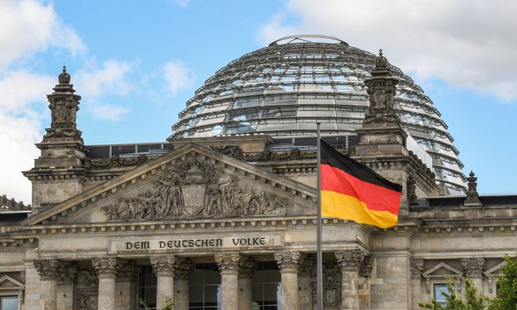 Deutschland, einen Monat vor der Wahl: Wer Merkel ersetzt, steht vor einer großen Herausforderung