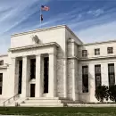 Día volátil en los mercados: la Fed confirmó que volverá a subir la tasa en mayo