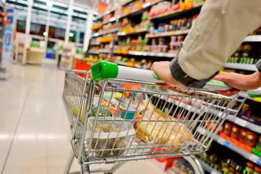 Las ventas en supermercados y mayoristas suben por tercer mes consecutivo.
