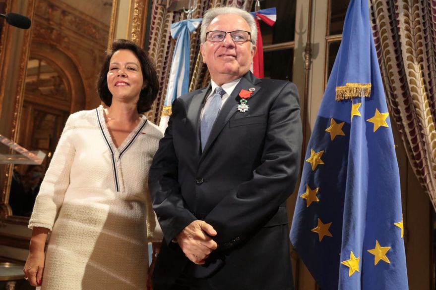 L’Ambassade de France en Argentine a décoré le recteur de l’UBA de la plus haute distinction de ce pays