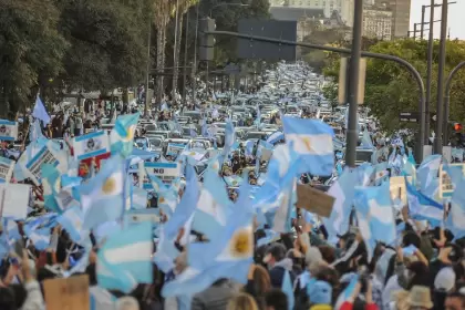 Mientras todas las cámaras apuntan al Estado Nacional, se ignora gran parte de las decisiones de los gobiernos provinciales.