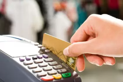 El reintegro para las compras con tarjeta de débito se mantendrá hasta fin de añ