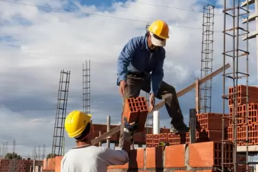El empleo en la construcción se acerca a los 400.000 puestos