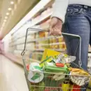 Desde 2019, los salarios informales corren 60 puntos detrás de la suba en los alimentos