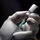 Pfizer podría tener "en 100 días" una nueva vacuna contra Omicron