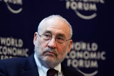 Stiglitz insistió en la necesidad de "eliminar inmediatamente" los sobrecargos d