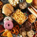Comer alimentos altamente procesados durante un mes puede provocar pérdida de memoria
