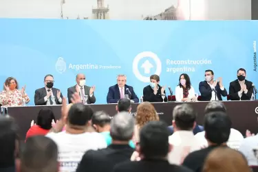 Fernández anunció la ampliación del régimen de promoción industrial de Tierra de