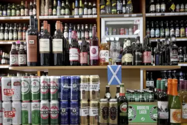 Más de 100 bebidas alcohólicas en la lista de precios congelados