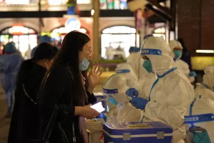 China pide a sus ciudadanos que almacenen comida ante brotes de coronavirus