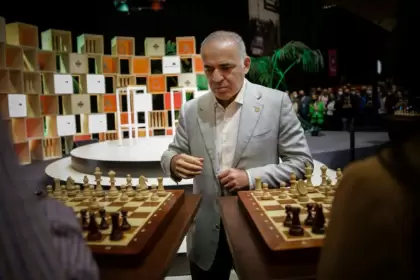 Kasparov: "Los humanos son una amenaza mayor que la IA"