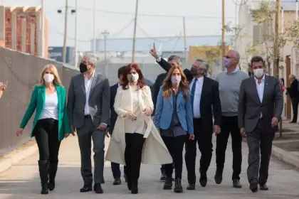 Tras haber sido operada, Cristina Kirchner reaparece en el cierre de campaa del FdT en Merlo