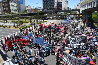Organizaciones sociales marcharon en 9 de Julio y San Juan.