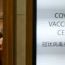 El mundo se pone duro con los no vacunados