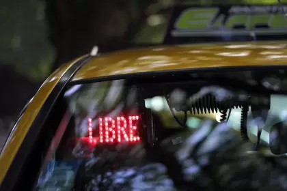 Aumentan 50% los taxis en la Ciudad de Buenos Aires: cuánto costará la bajada de bandera
