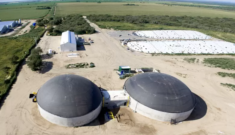 El "biogas" es el producto gaseoso que se obtiene de la descomposición de la materia orgánica