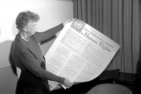 Eleanor Roosevelt tuvo un desataco rol como Presidenta del Comité de Redacción de la Declaración Universal de Derechos Humanos
