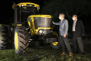 Pauny cumple 20 años y presenta nuevo tractor