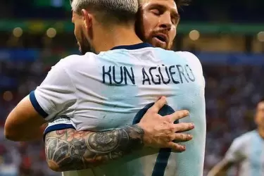 De Messi para Agüero: "Voy a extrañar muchísimo estar con vos adentro de la cancha"