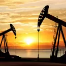 El petróleo supera los US$ 100 por barril por primera vez en siete años y medio
