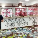 Un grupo de encapuchados destrozó la Oficina de Turismo de El Bolsón