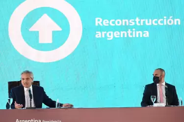 Alberto Fernández y Martín Guzmán en la reunión con los gobernadores