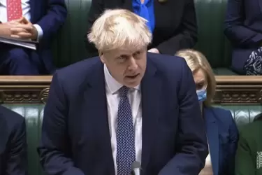 Boris Johnson admitió que asistió a una fiesta en pleno confinamiento y se disculpa: piden su renuncia