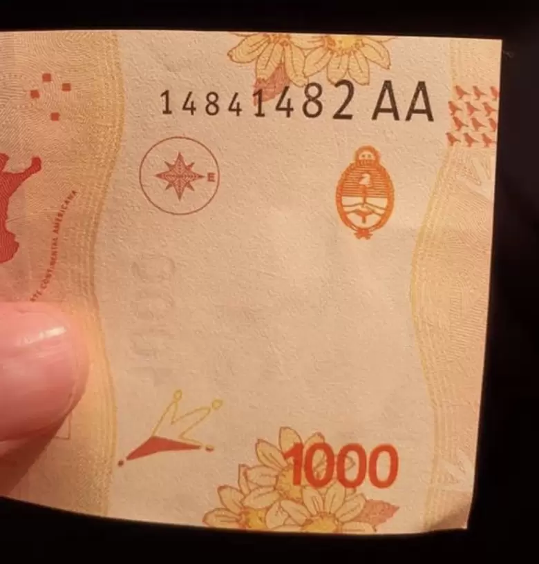 El billete de mil pesos se quedó sin abecedario y recurrió a la doble letra