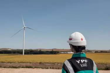 Accenture anuncia acuerdo con YPF Luz: le proveerá energía 100% renovable para sus oficinas