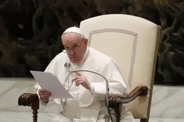 El Papa Francisco sufre dolores en su rodilla derecha, presentes desde inicio del año.