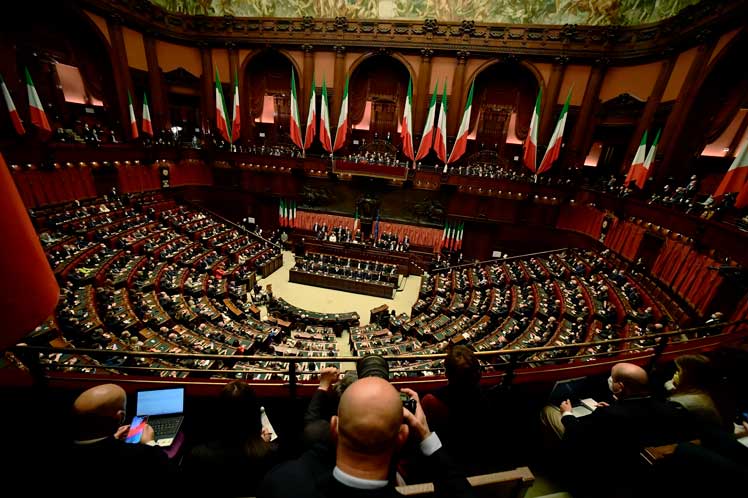 L’Italia approva una legge che inserisce la tutela dell’ambiente nella Costituzione