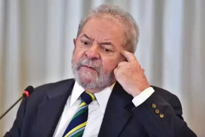 Lula da Silva en carrera y liderando las encuestas,