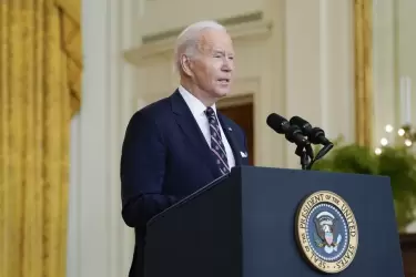 Biden se mostró "escéptico" ante los anuncios de Moscú sobre una retirada parcial de sus tropas de Ucrania.