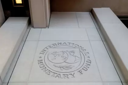 Misión argentina viajará mañana a Washington para cerrar el acuerdo con el FMI