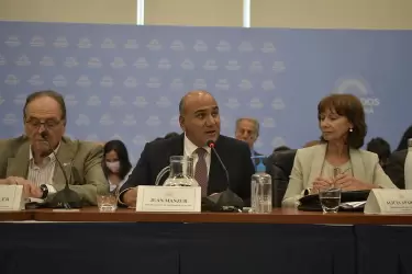 Juan Manzur exponiendo en la comisión de Presupuesto de la Cámara de Diputados.