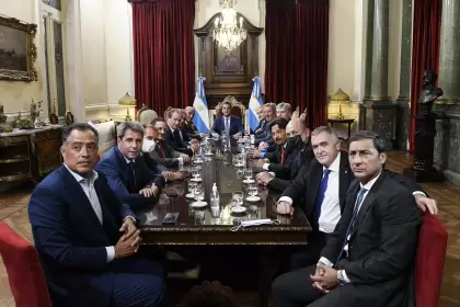 Massa reunido con Juan Manzur y gobernadores.