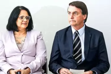 Bolsonaro retrocede: ahora decretó la distribución gratuita de productos de higi