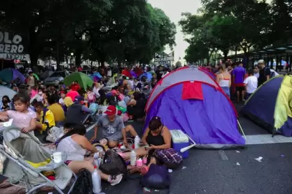 La ciudad de Buenos Aires estará sitiada por un nuevo acampe piquetero: caos de tránsito y bloqueo de la 9 de Julio.
