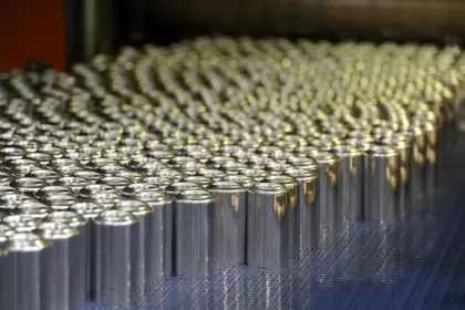 Producción de envases de aluminio.