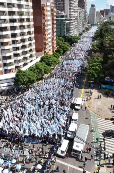Referentes y militantes de La Cámpora ya marchan desde la exESMA, en Nuñez.